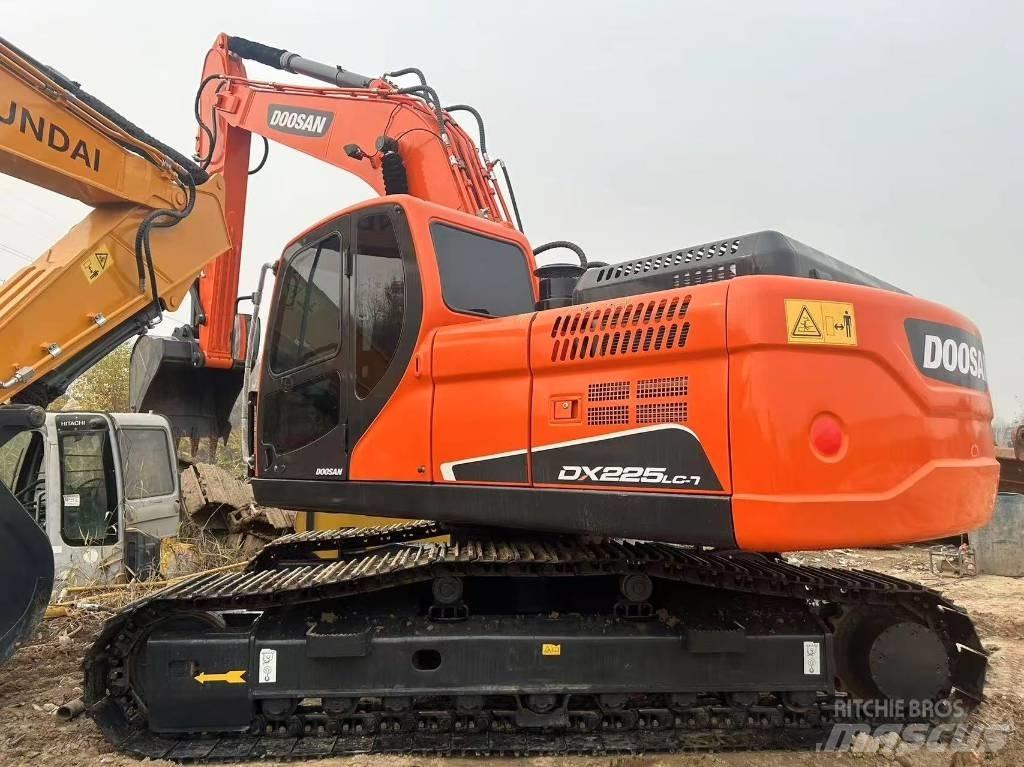 Doosan DX225LC-9C Excavatoare pe șenile
