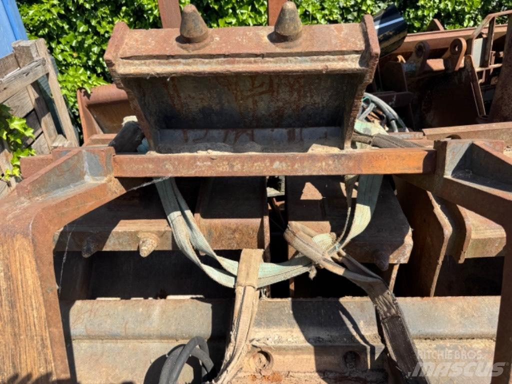Mecalac 12 MXT Excavatoare cu roti