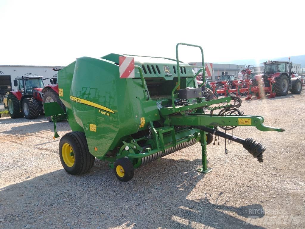 John Deere F441M Masina de balotat cilindric