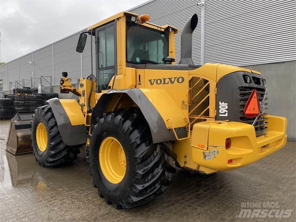 Volvo L90F Incarcator pe pneuri