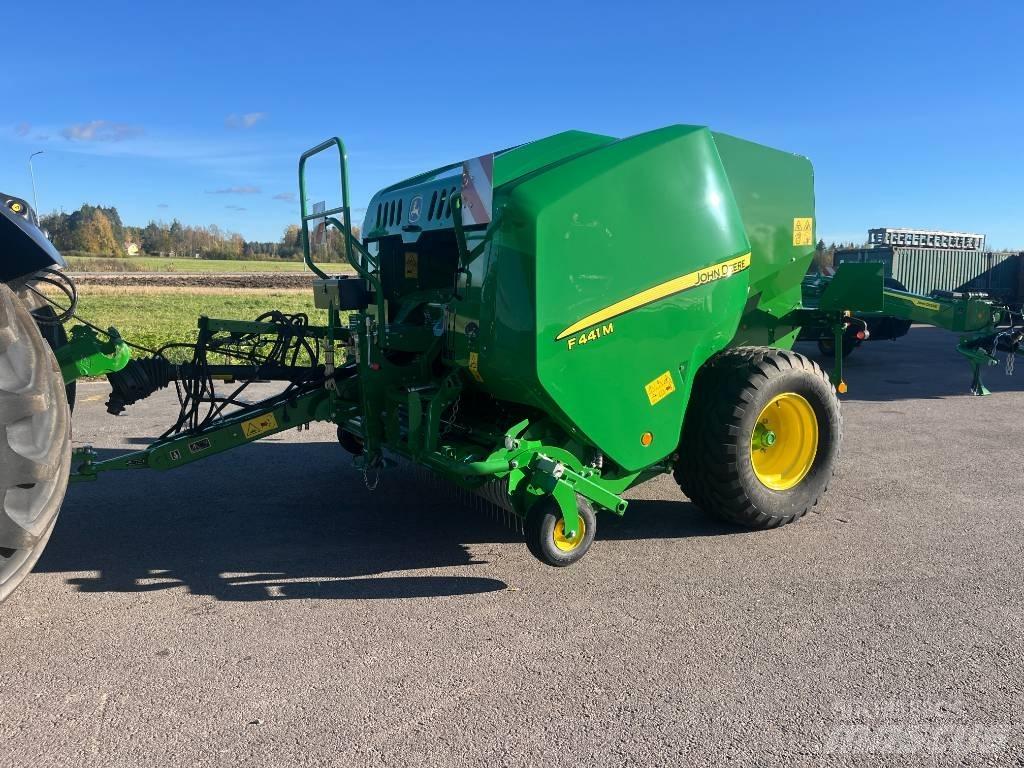 John Deere F441M Masina de balotat cilindric