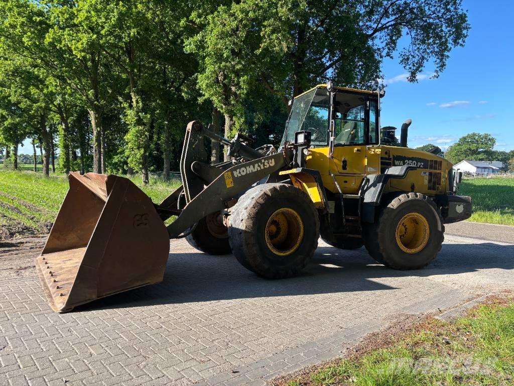 Komatsu WA250-6 Incarcator pe pneuri