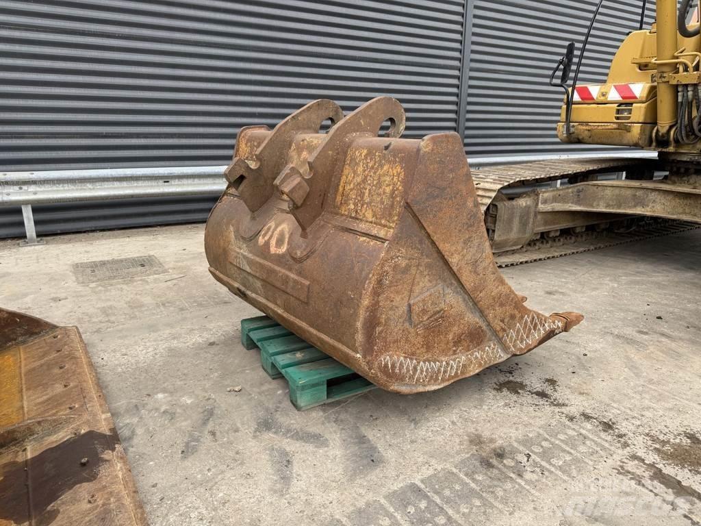CAT 320 DL Excavatoare pe șenile
