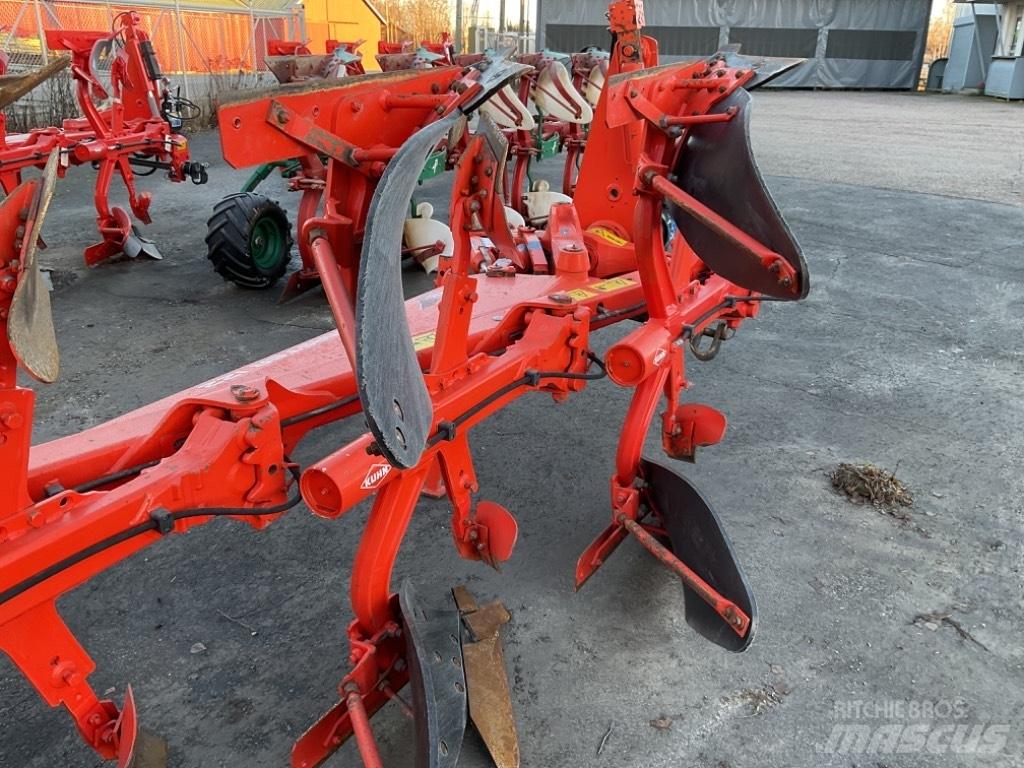Kuhn Vari-Master 122 Pluguri reversibile
