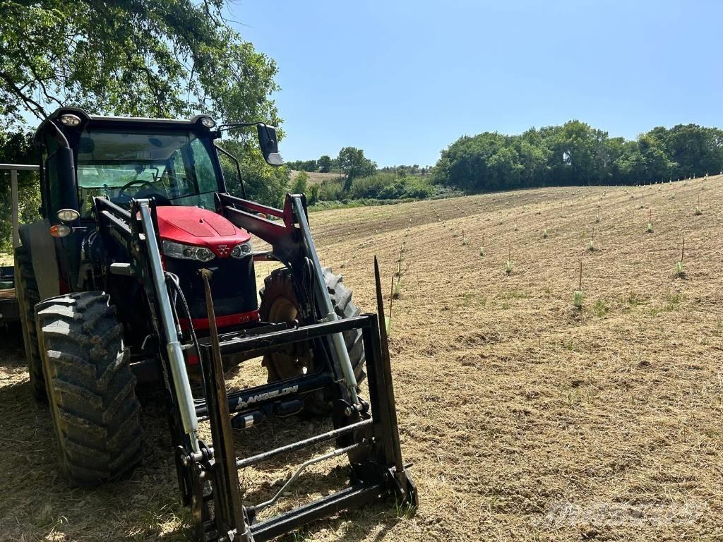 Massey Ferguson 5710 Tractoare