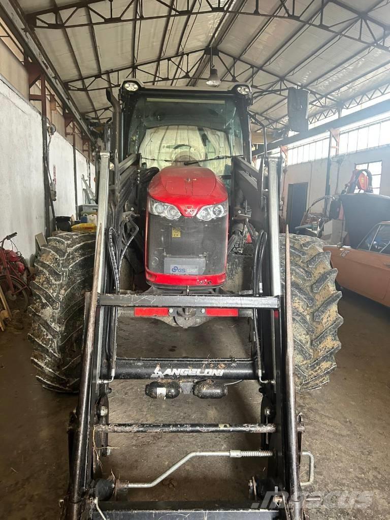 Massey Ferguson 5710 Tractoare