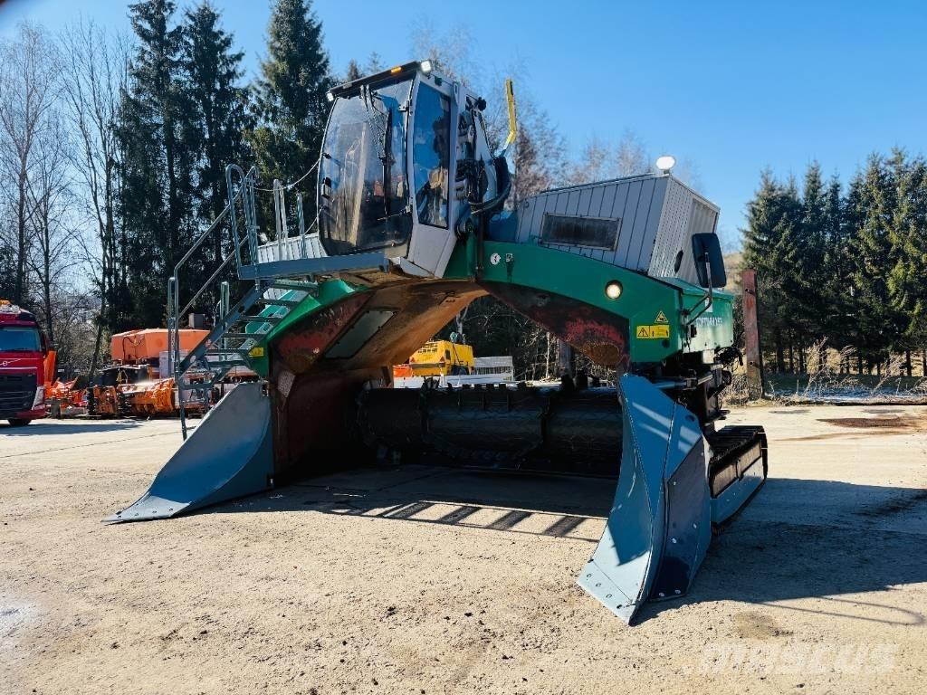  Topturn Komtech X53 Masina speciala pentru imprastiat gunoiul