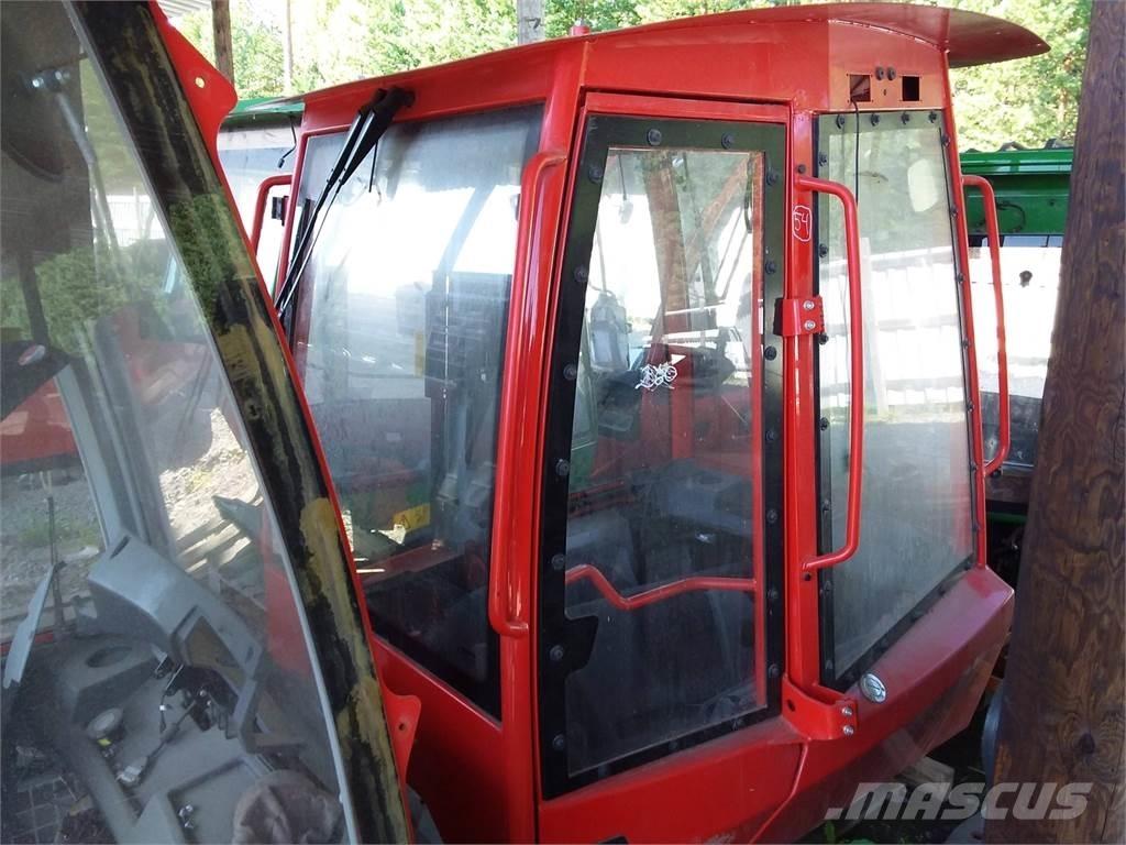 Komatsu 895 Cabine si interior