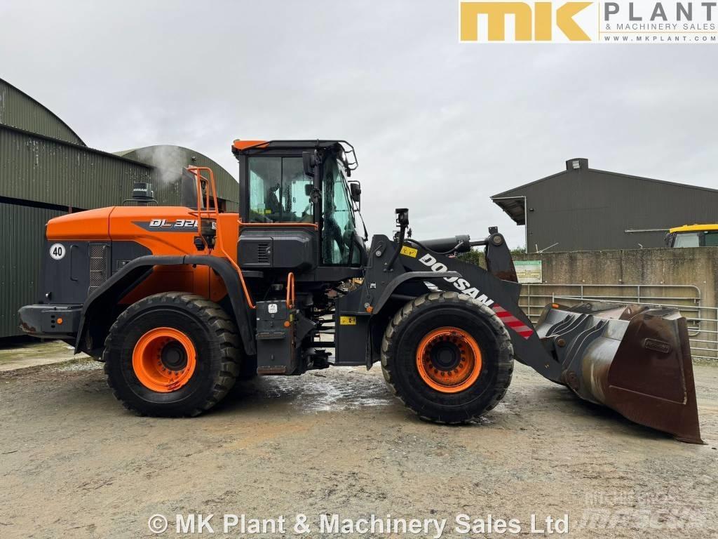 Doosan DL 320-7 Incarcator pe pneuri