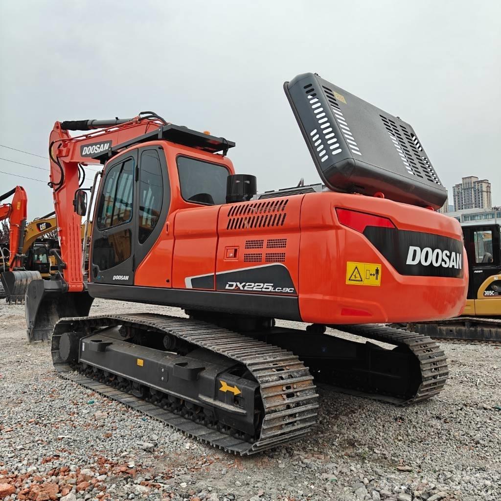 Doosan DX 225 LCA Excavatoare pe șenile
