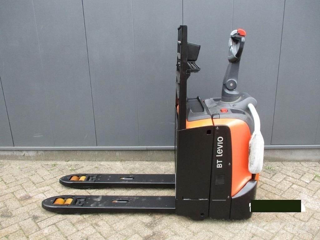 Toyota LPE 200 Transpaleta cu platforma