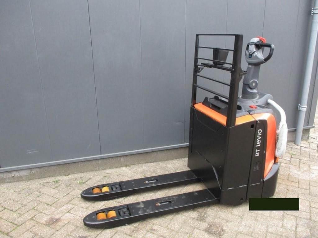 Toyota LPE 200 Transpaleta cu platforma