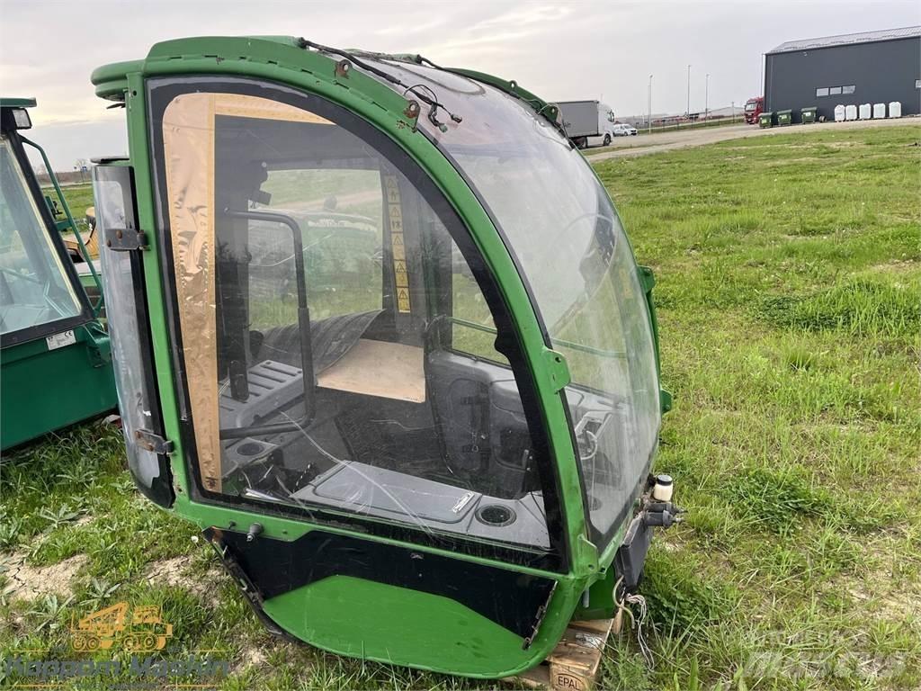 John Deere 1470E Cabine si interior
