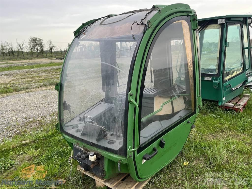 John Deere 1470E Cabine si interior