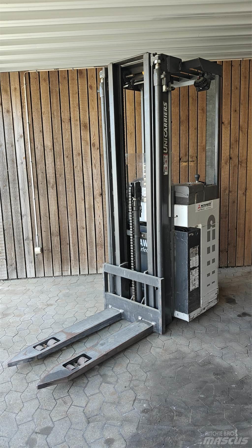 Atlet AJN160 Transpaleta cu platforma