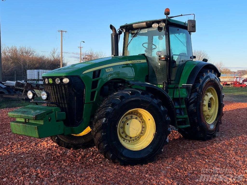 John Deere 8230 Tractoare