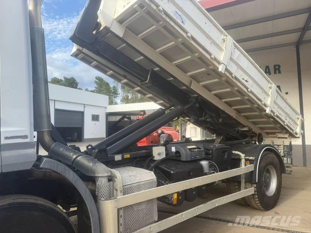 Mercedes-Benz 1833 Camion cu carlig de ridicare