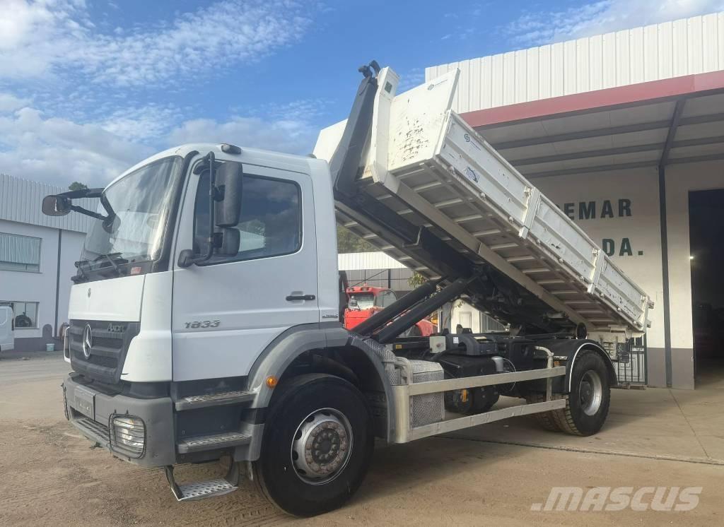 Mercedes-Benz 1833 Camion cu carlig de ridicare