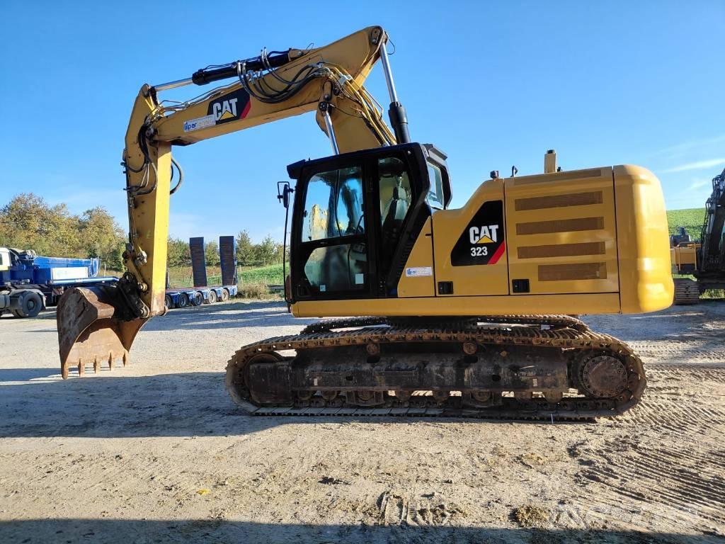 CAT 323 Excavatoare pe șenile
