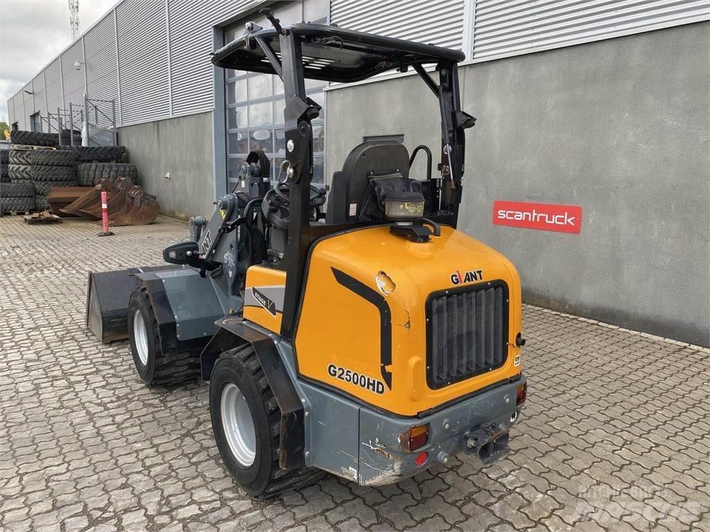 GiANT G2500HD Incarcatoare multifunctionale