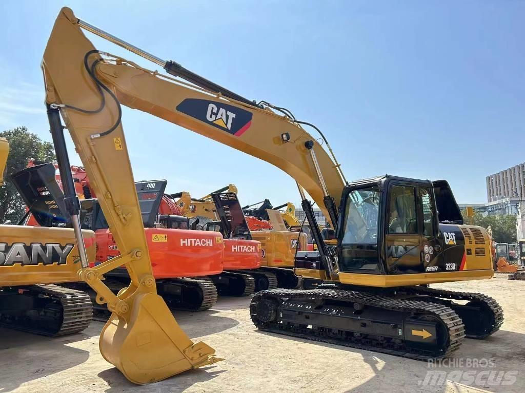 CAT 323 D Excavatoare pe șenile
