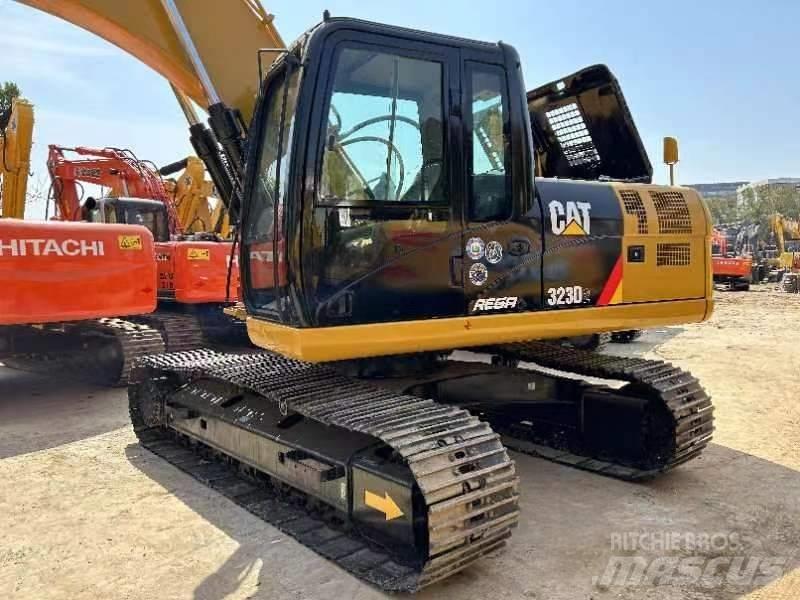 CAT 323 D Excavatoare pe șenile
