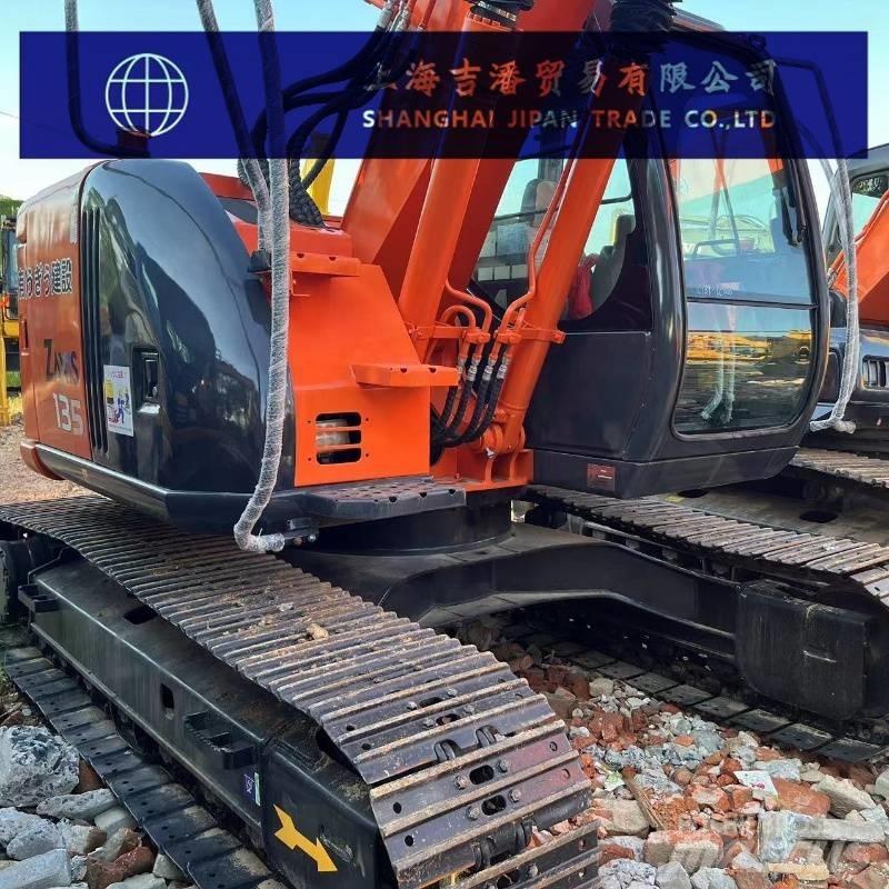 Hitachi ZX 135 Excavatoare pe șenile
