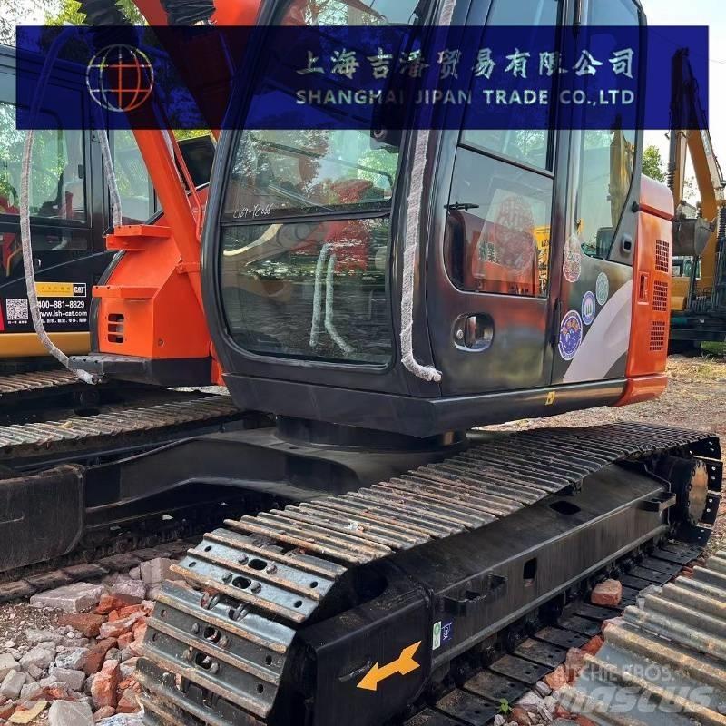 Hitachi ZX 135 Excavatoare pe șenile
