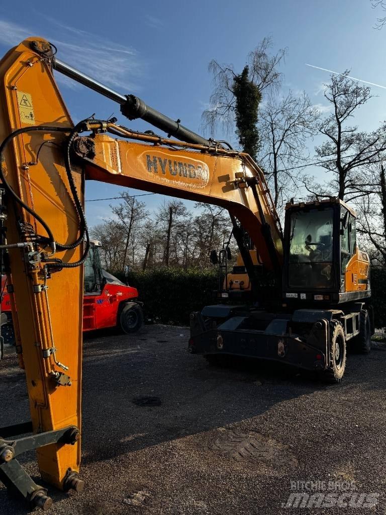 Hyundai HW 210 Excavatoare cu roti
