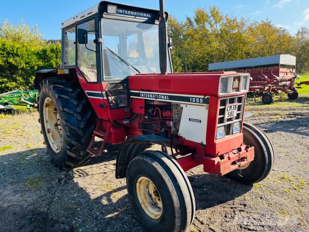 International 1055 Tractoare