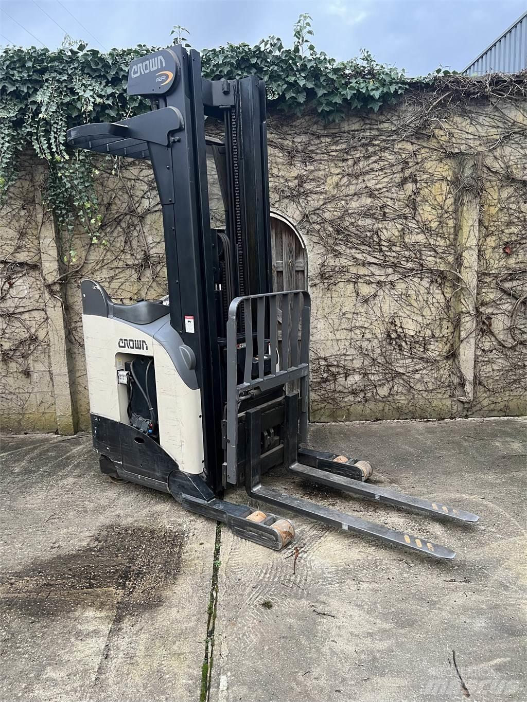 Crown RR 5220-35 Stivuitor electric