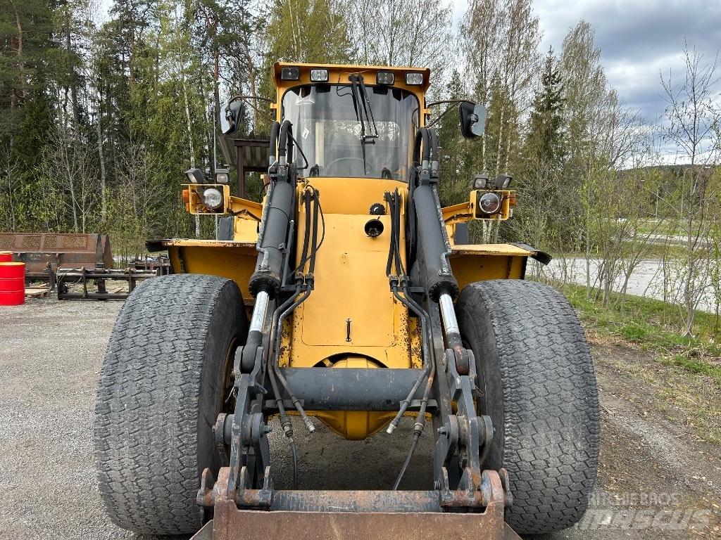 Volvo L 120 Incarcator pe pneuri