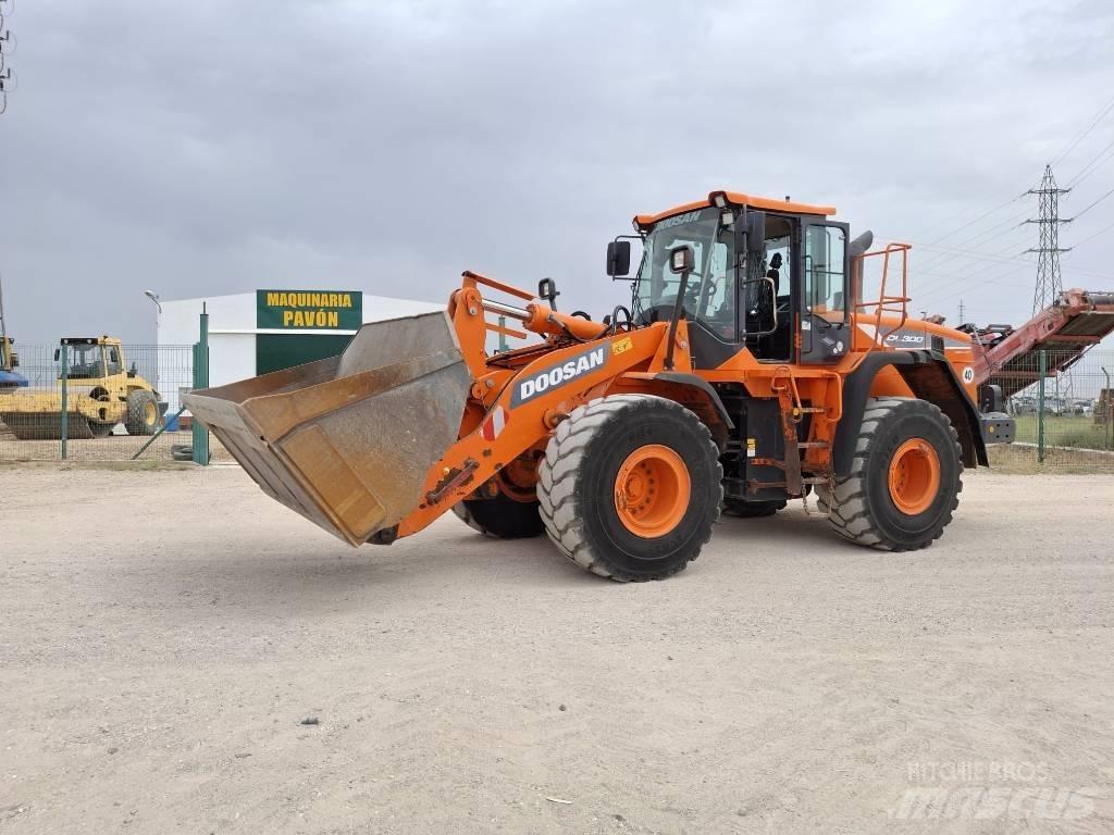 Doosan DL 300-5 Incarcator pe pneuri