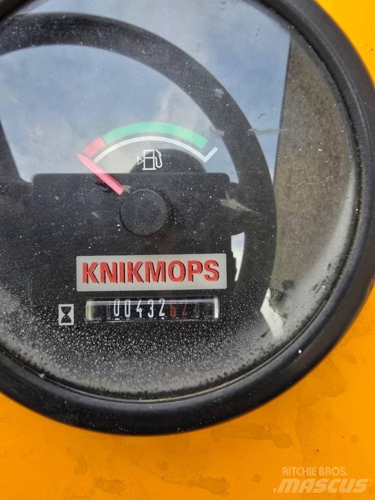 Knikmops 100 Incarcator pe pneuri