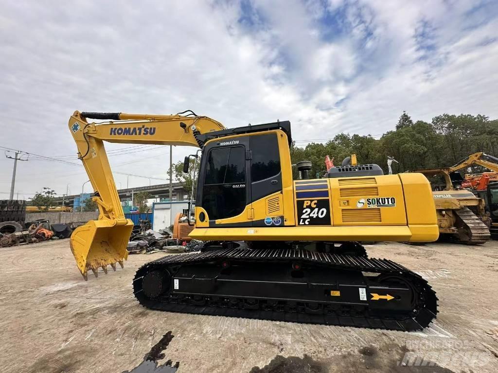 Komatsu PC 240 Excavatoare pe șenile
