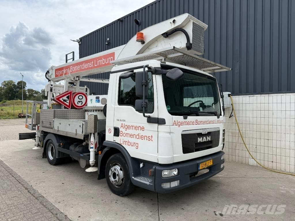 Palfinger P 300 KS Platforme aeriene montate pe camion