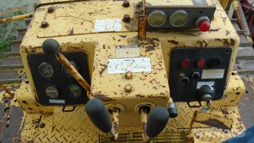 Komatsu D 68 E-1 Buldozere pe senile