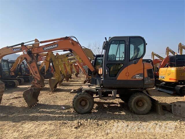 Doosan DX60W Excavatoare cu roti