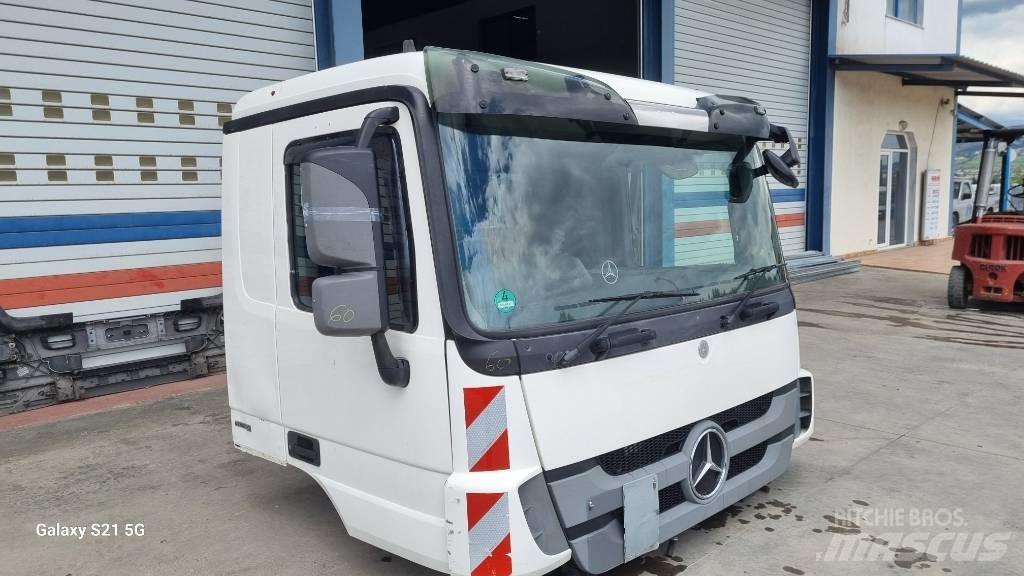 Mercedes-Benz CABIN Cabine si interior