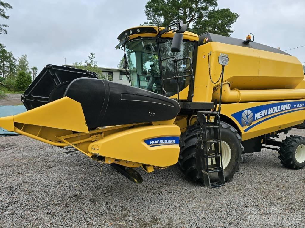 New Holland TC 4.90 Combine de secerat