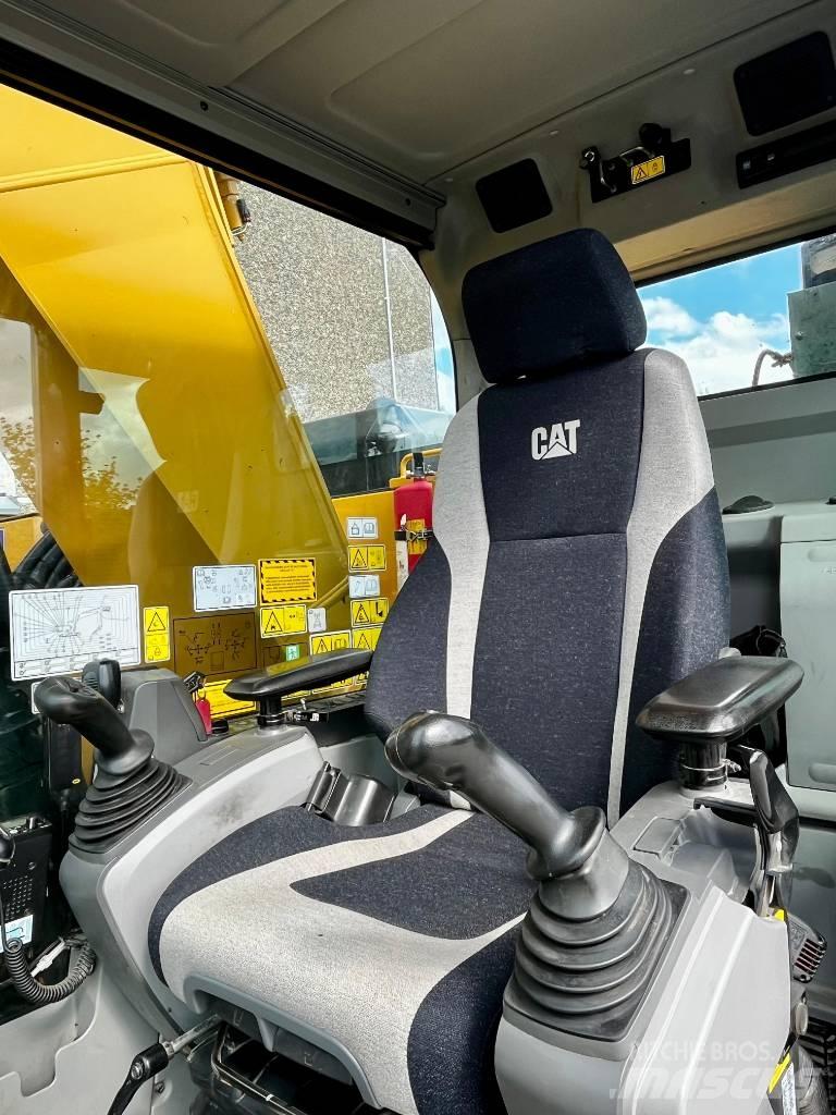 CAT 325 Excavatoare pe șenile
