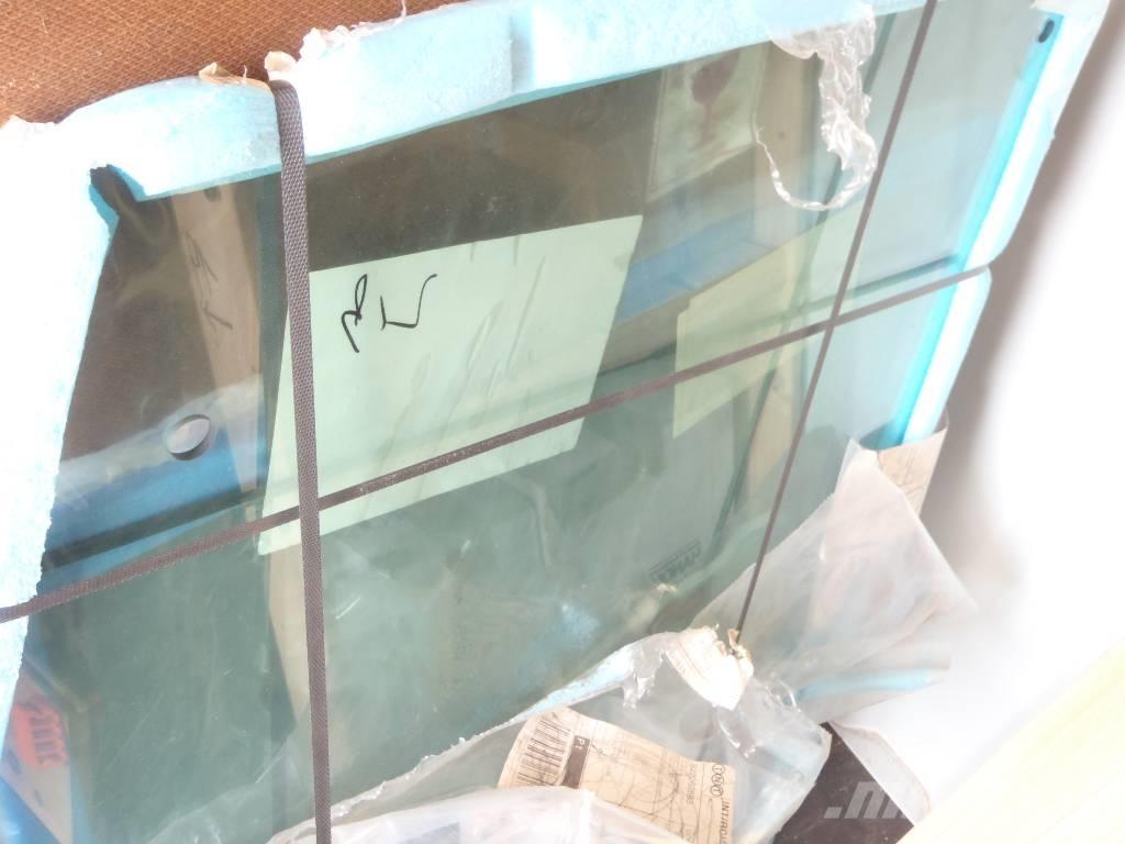 Fermec 860 Cabine si interior