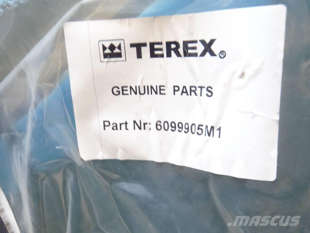 Fermec 860 Cabine si interior