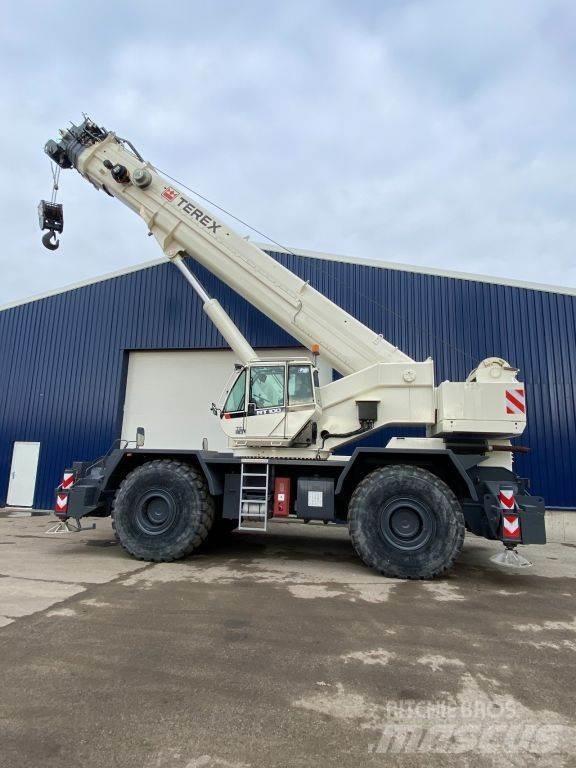 Terex RT 100 Macara teren accidentat