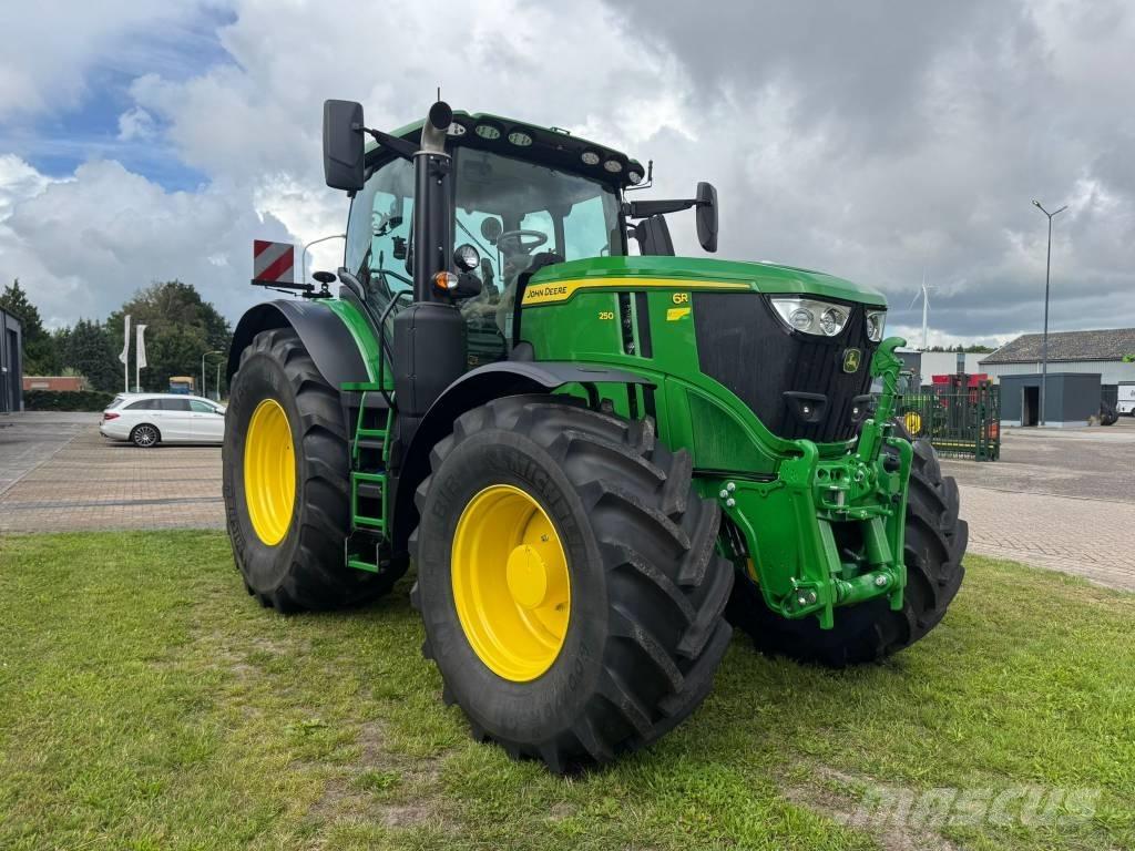 John Deere 6R 250 Tractoare