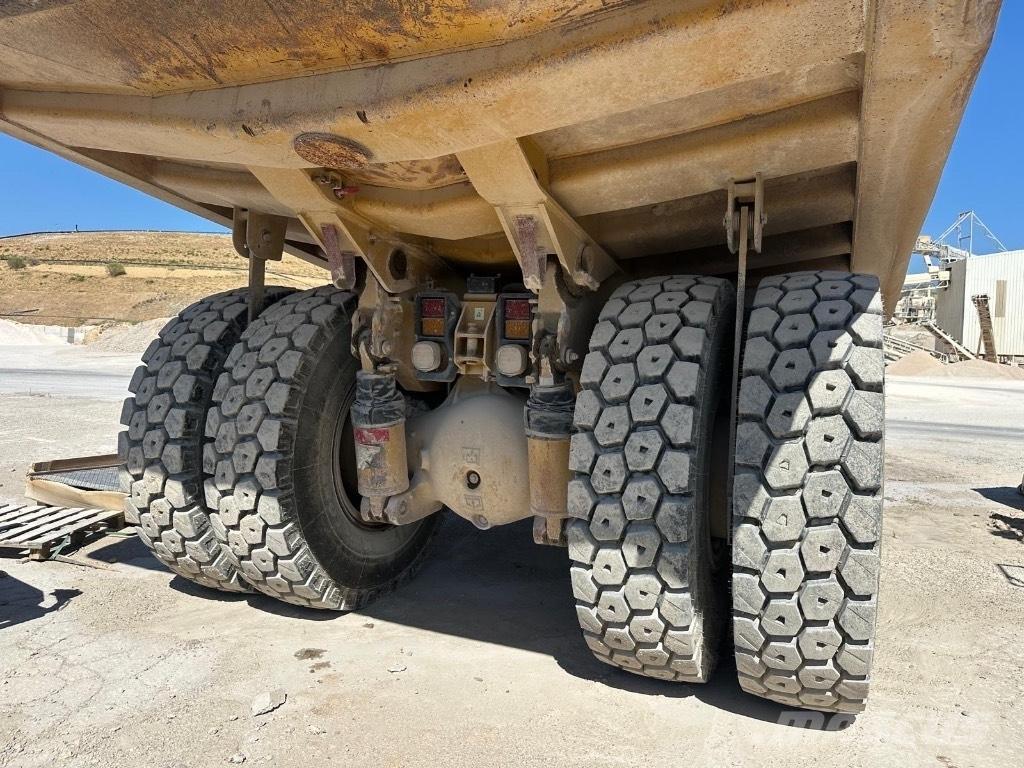 CAT 769D Camioane cu basculante rigide