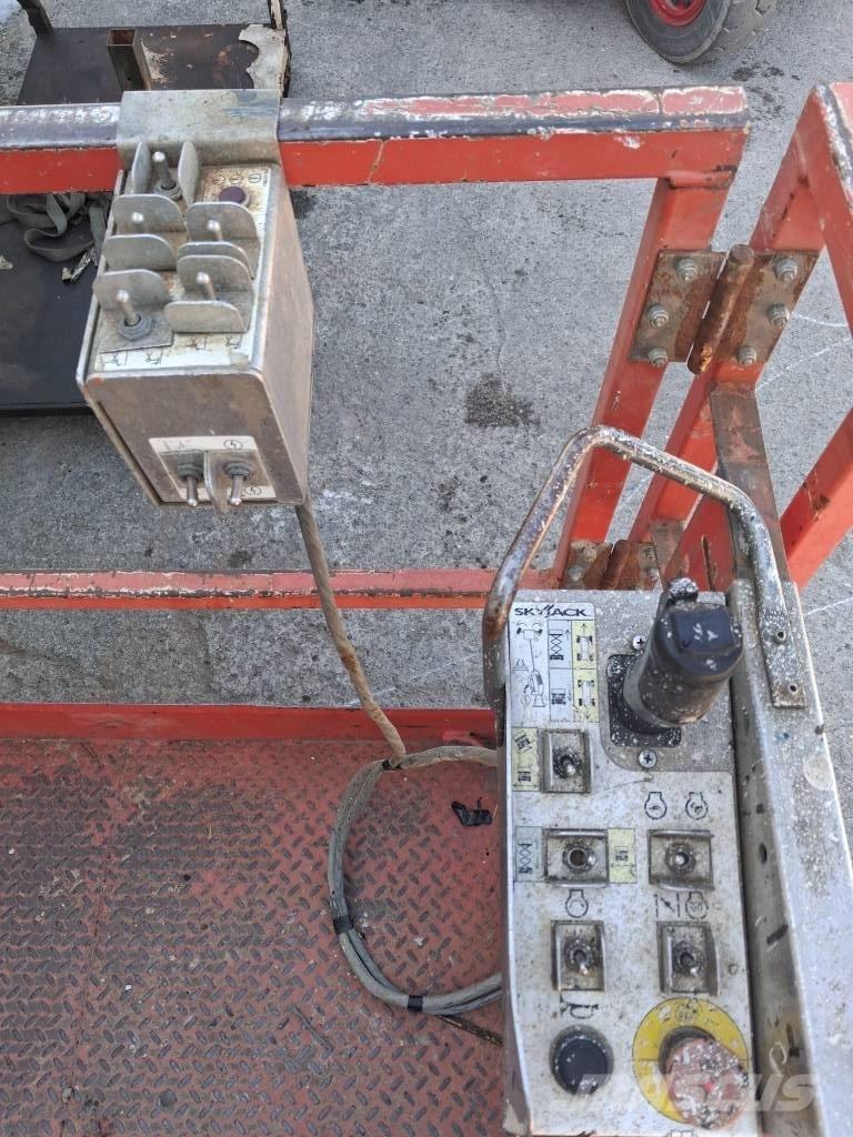 SkyJack SJ 6826 RT Platforme foarfeca
