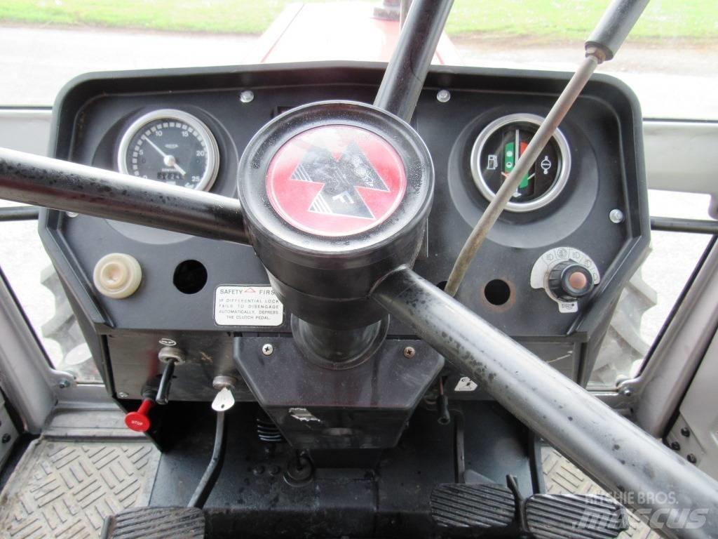 Massey Ferguson 690 Tractoare