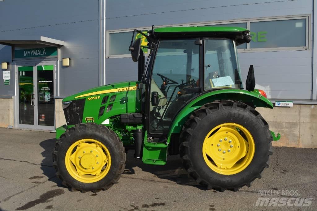 John Deere 5058E Tractoare