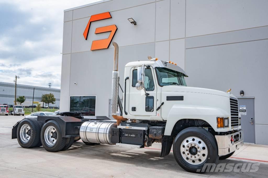 Mack Pinnacle 64T Autotractoare